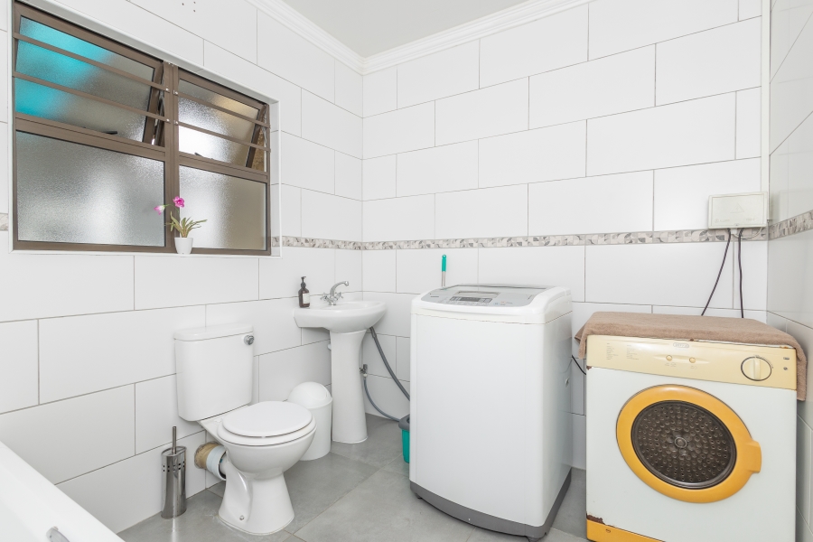 2 Bedroom Property for Sale in Uitsig Western Cape